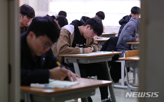 고2 치르는 수능부터 한국사 답지 분리..4교시 중간에 걷어간다.jpg